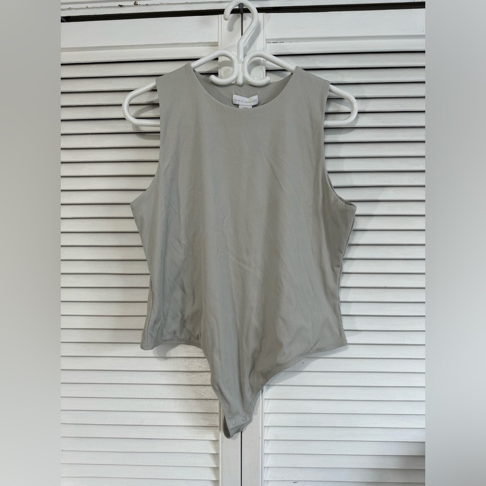 COPY - NWT House of Harlow 1960 women’s tan/grey all day contour ribbed bodysuit